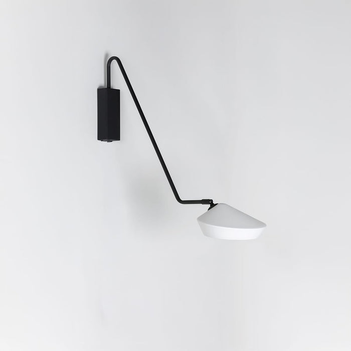 ABSTRACTOR WALL LIGHT