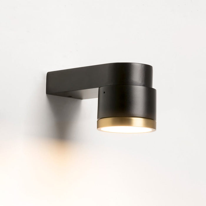 FULCRO LED WALL LIGHT ON