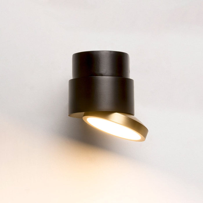 FULCRO LED WALL LIGHT ON