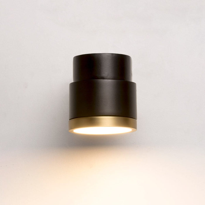 FULCRO LED WALL LIGHT ON
