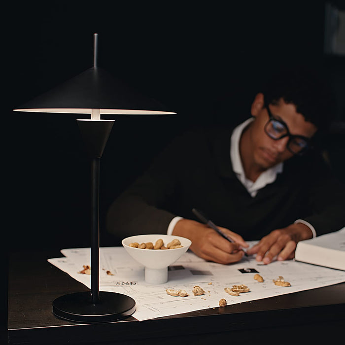VERTICE TABLE LAMP